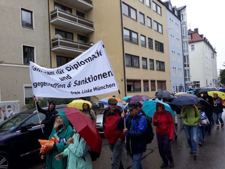 »Frie­den schaf­fen ohne Waf­fen« – Lin­kes Bünd­nis läu­tet den Demons­tra­ti­ons­herbst in Mün­chen ein